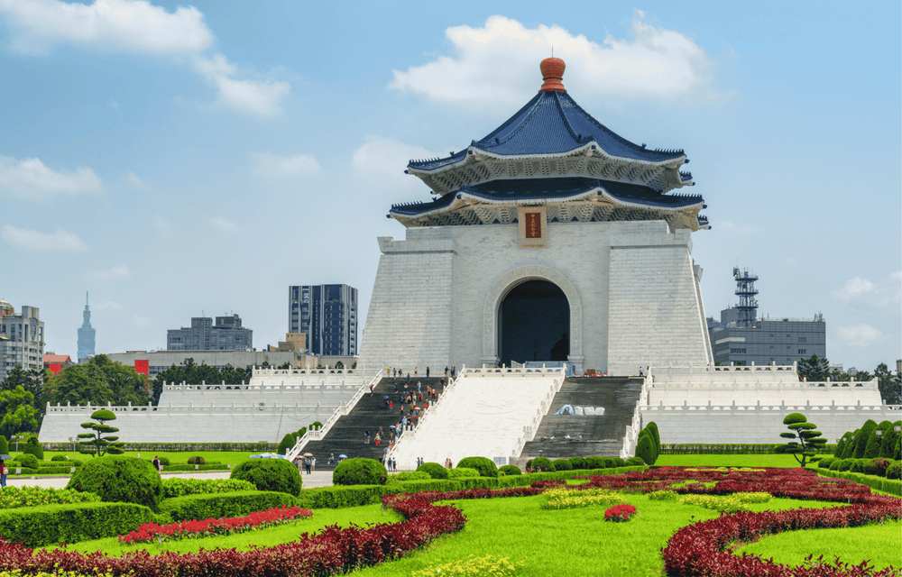 ARRIVAL IN TAIPEI (L)